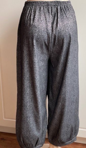 Neuwertig Damen Pumphose Moonshine Fashion Gr. 1 (44/46) Graublau schimmernd