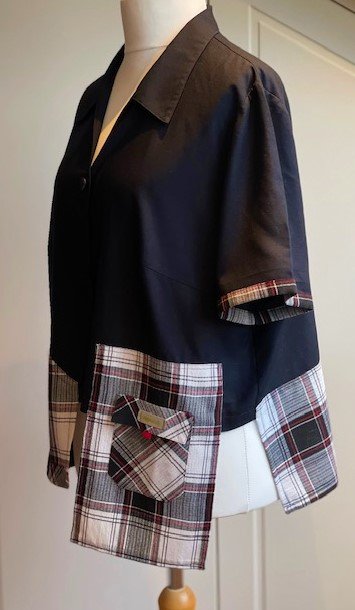 Damen Blusen Jacke Upcycling Mode Einzigartig Unikat schwarz und kariert Gr. 48/50