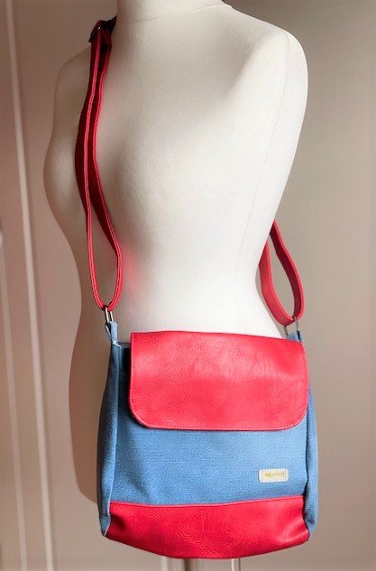 Damen Upcycling Mode Umhängetasche Unikat Nachhaltig Jeans mit Kunstleder Rot